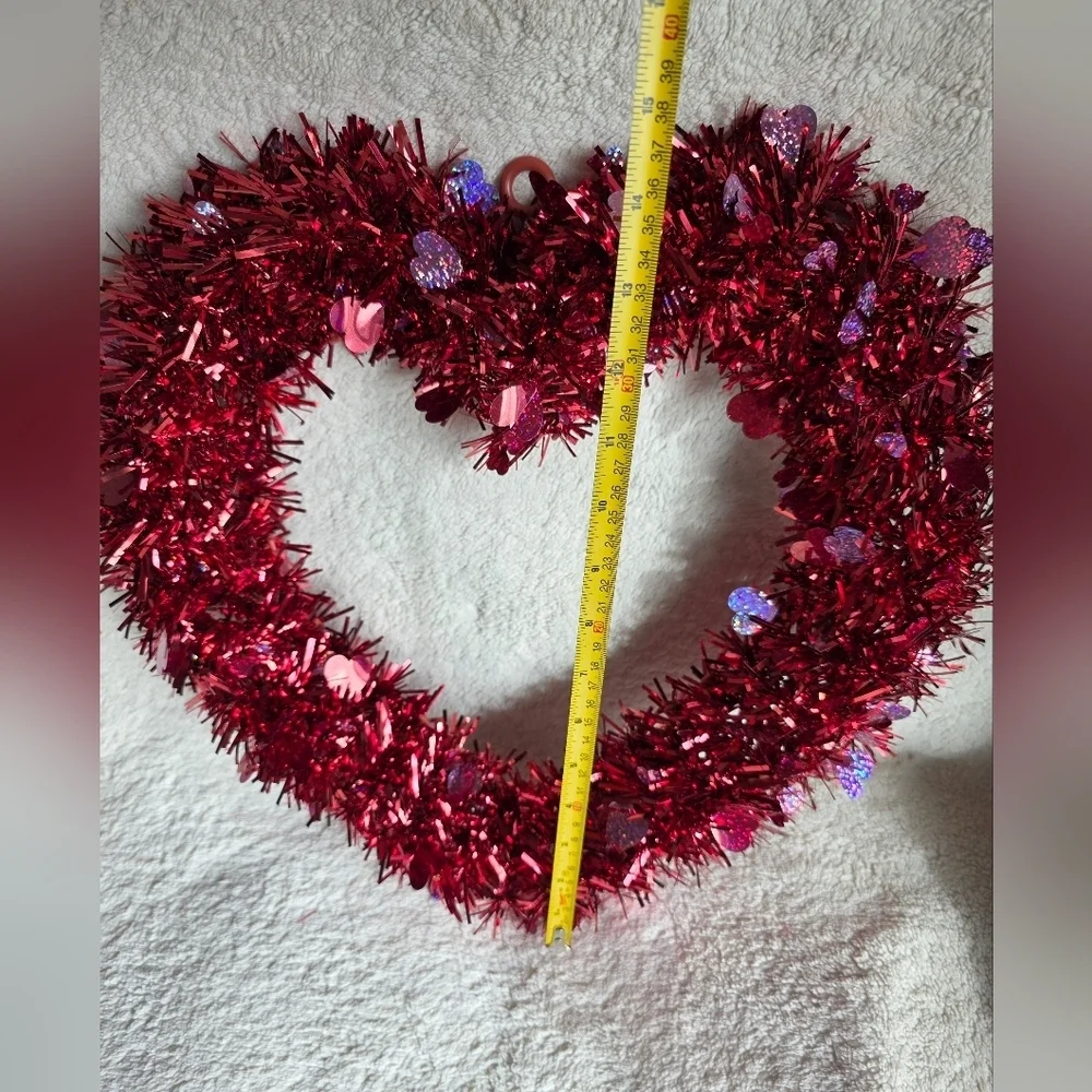NWT Valentine'S Day Heart Shaped Wreath Decoration lot of 2, door / wall decor